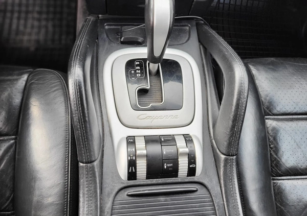 Porsche Cayenne cena 29900 przebieg: 249000, rok produkcji 2004 z Chocianów małe 379
